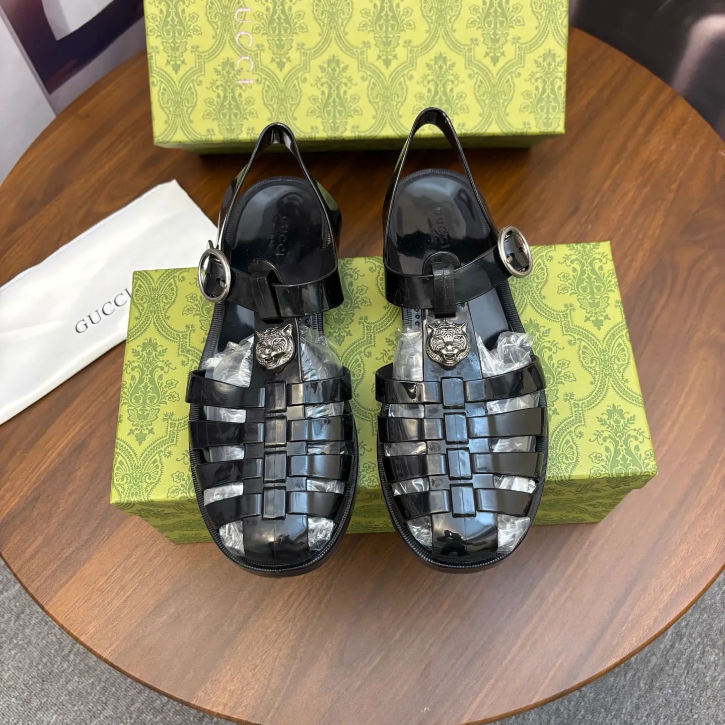 Men's shoes: 260💰[Gucci] sandals, counter quality, top-quality original items, real photos! Original T men's shoes 💰PU material, fine workmanship, comfortable; genuine 1:1 replica Size: 36 ~ 46